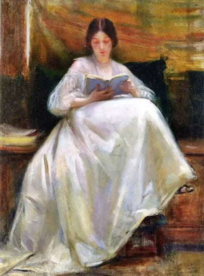 WOMAN READING