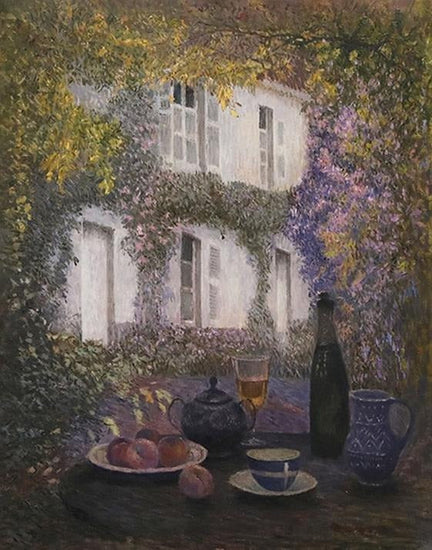TABLE AT THE MANSION WITH FLOWERS